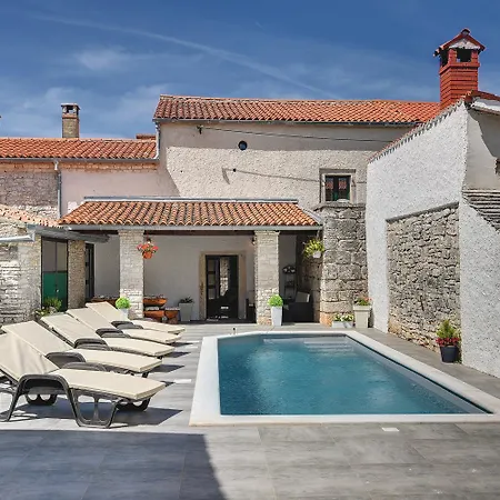 Typisch Istrisches Mit Privatem Pool, Tischfussball, Darts, Gym Holiday home