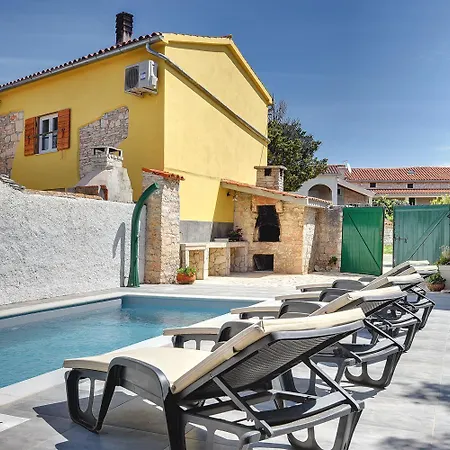 Typisch Istrisches Mit Privatem Pool, Tischfussball, Darts, Gym
