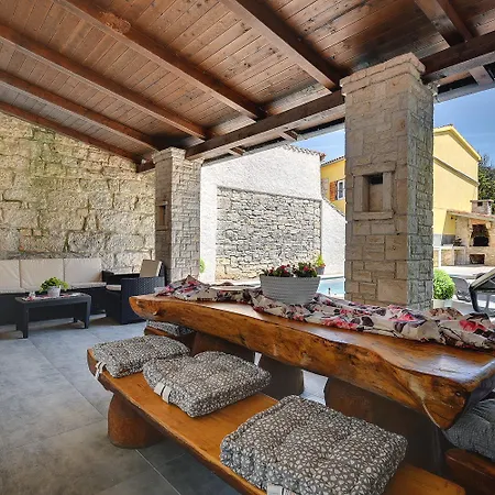 Typisch Istrisches Mit Privatem Pool, Tischfussball, Darts, Gym Holiday home